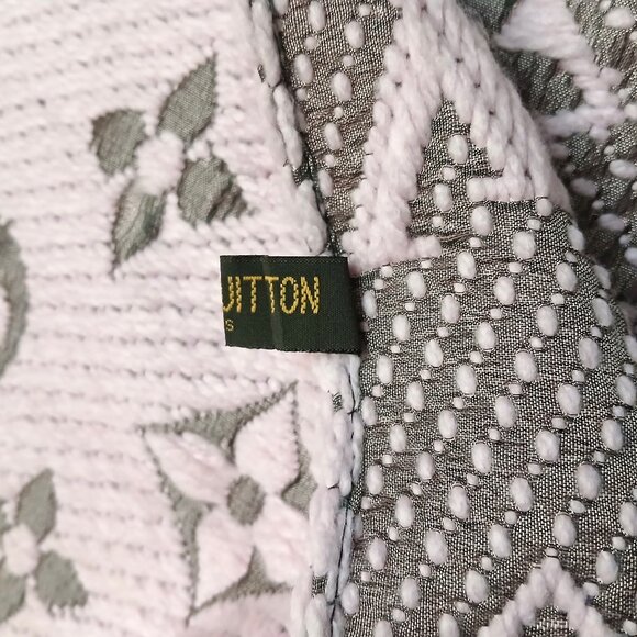 LOUIS VUITTON LV Monogram Rare Lavender Light Purple Scarf - Picture 13 of 13